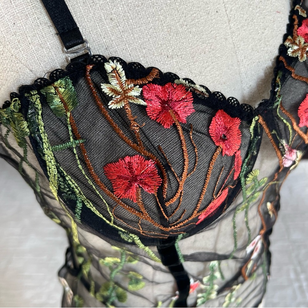 Sexy Bodysuit Embroidered Flower Mesh Size Large - Picture 4 of 7